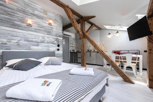 For Two With An Ac - Dietla 51 Street Apartment *